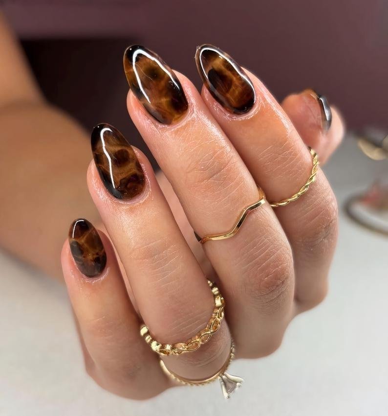 Tortoiseshell Coffee Nails